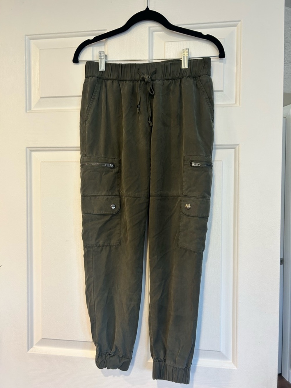Banana Republic Olive Green Cargo Jogger Pants. Women’s size XS Petite